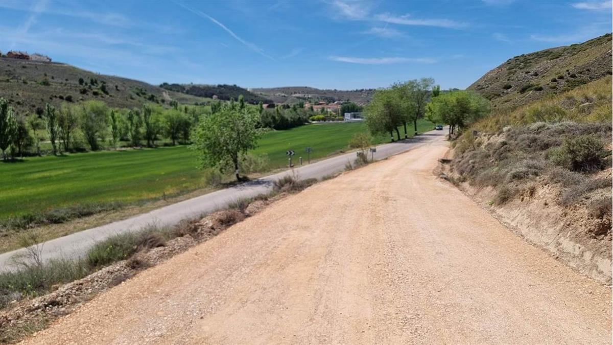 Las obras han consistido en el aporte de zahorras compactadas y el perfilado de cunetas