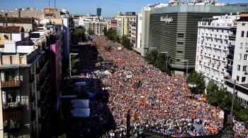 Miles de personas se concentraron en la plaza de Felipe II para escuchar a los líderes populares
