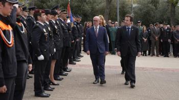 El Ayuntamiento recuerda a los cinco vecinos asesinados y al subinspector Francisco Javier Torronteras en un emotivo acto 
