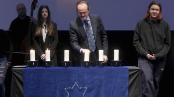 300 alumnos de secundaria de nuestra ciudad acuden a un acto en recuerdo de las víctimas del Holocausto, con motivo del 40 aniversario del Levantamiento de Varsovia