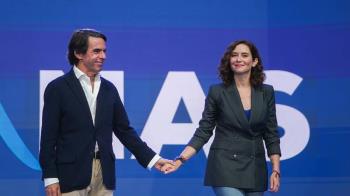 Acto con afiliados populares en Alcobendas con la candidata a la reelección, Isabel Díaz Ayuso, junto al expresidente del Gobierno, José María Aznar