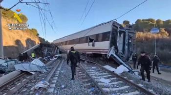 La cifra de fallecidos permanece en 39, pero no se descartan nuevas pérdidas de personas atrapadas en los vagones 1 y 2 de Alvia