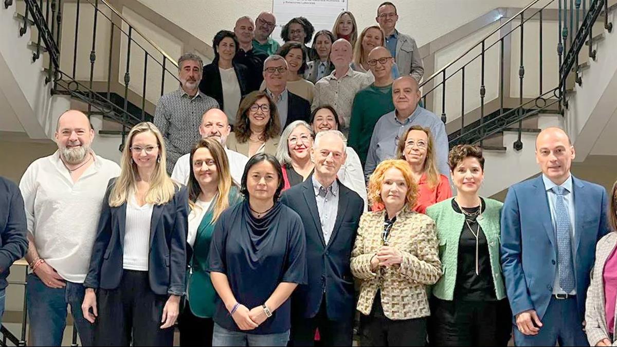 Los sindicatos mayoritarios firman un acuerdo con la Comunidad que permitirá al personal laboral del centro incorporarse al Servicio Madrileño de Salud 