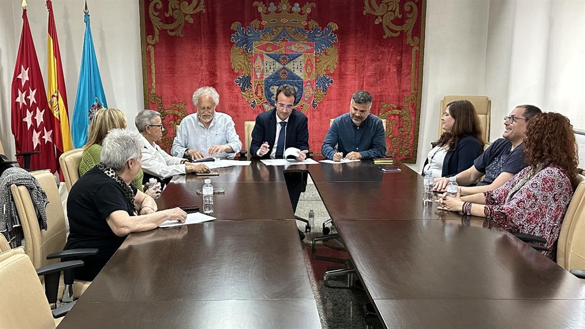 El equipo de Gobierno PP-ULEG se compromete a realizar una serie de obras e infraestructuras en el municipio, además de la compra de libros e instrumentos