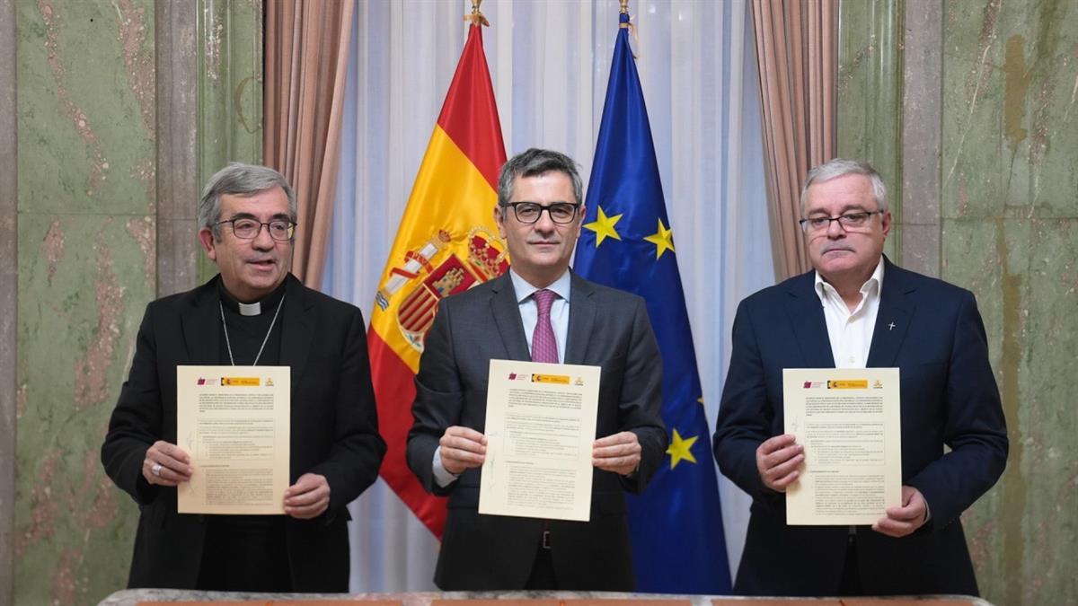 El Gobierno de España y la Iglesia firman un acuerdo para atender a las personas cuyos casos no han tenido recorrido judicial