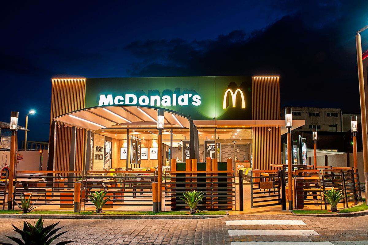 La cadena de comida rápida elimina los envases de plástico de un solo uso, retirándolos o sustituyéndolos por otros más sostenibles