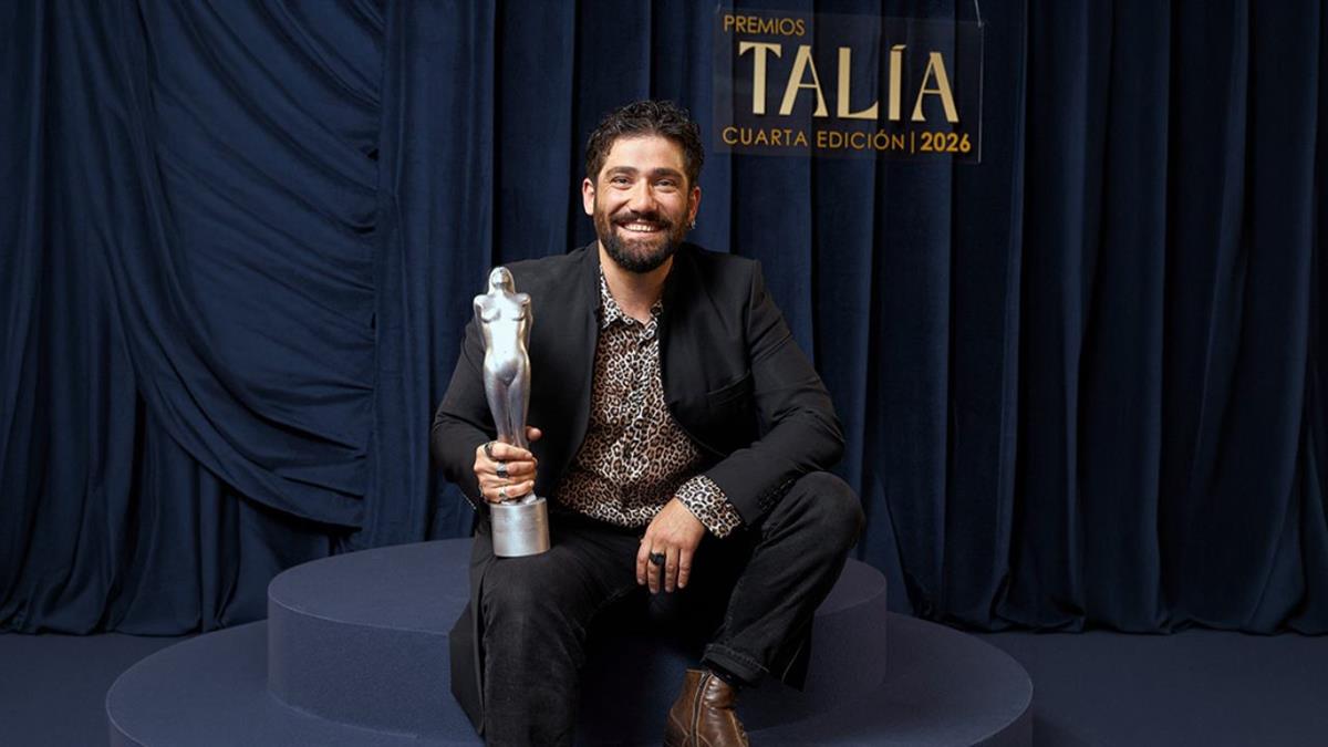 Ha sido galardonado como mejor actor de musical por su interpretación en Los Miserables