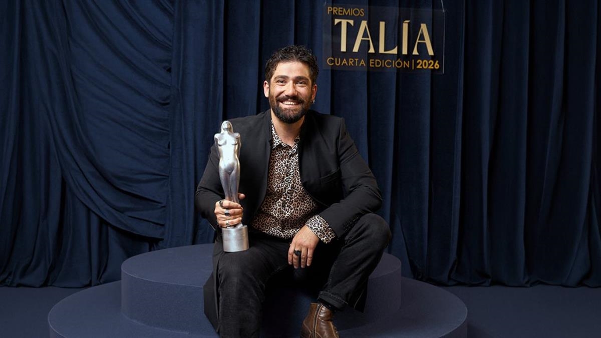 Ha sido galardonado como mejor actor de musical por su interpretación en Los Miserables