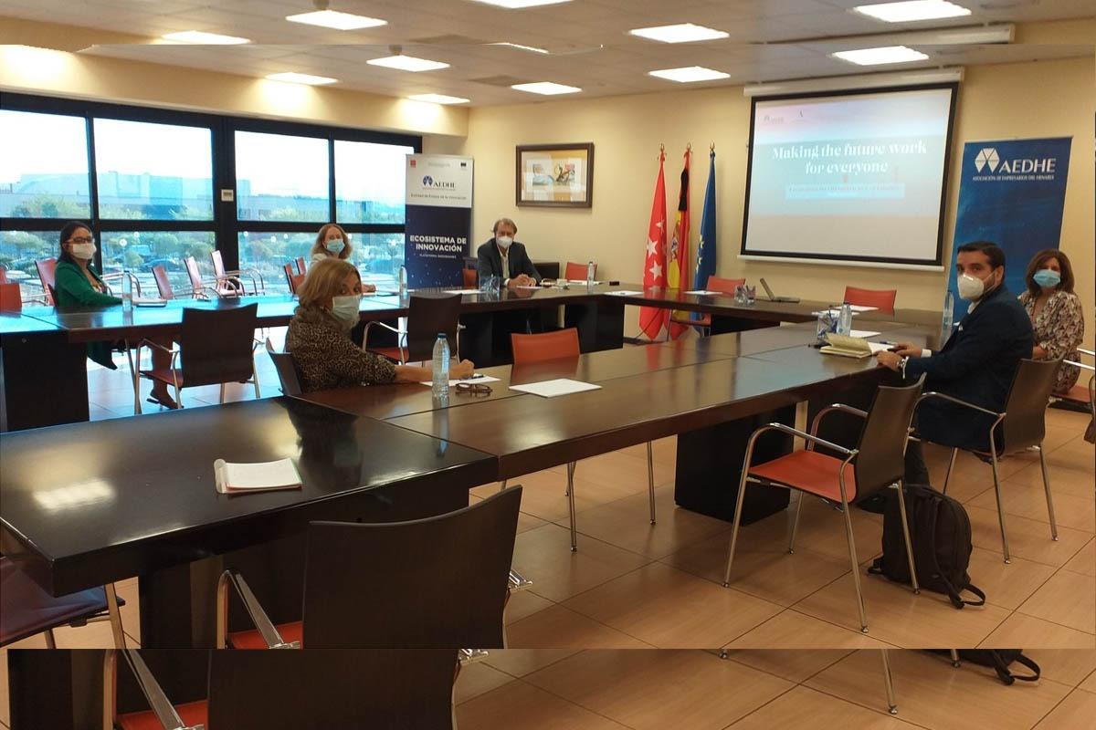 Apuestan por impulsar la reactivación laboral ofreciendo oportunidades educativas a los trabajadores por medio del upskilling y el reskilling