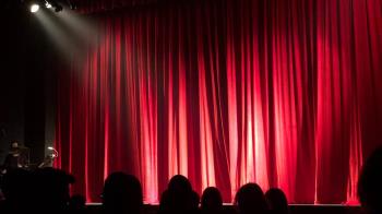 Destacan el espectáculo de danza “El Hijo”, la pieza teatral “Sueños y visiones de Rodrigo Rato” o la comedia existencial “Beautiful Stranger”