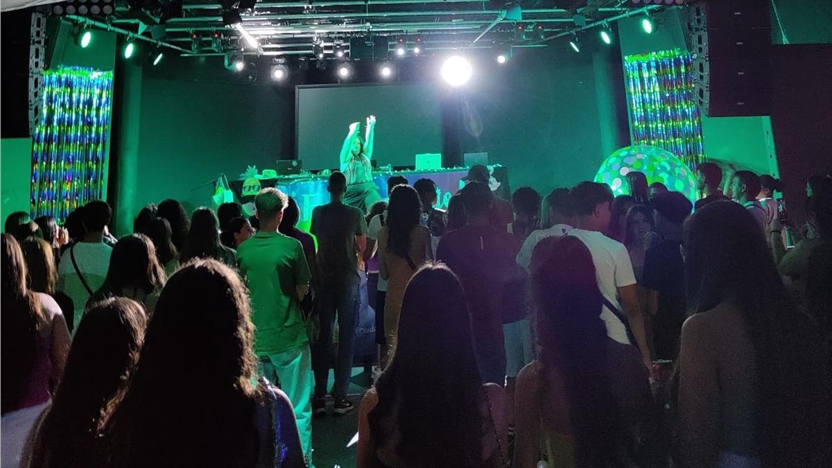 Conciertos, gimnasia rítmica, pruebas ciclistas, dos fiestas temáticas sobre Japón, teatro de improvisación, magia y un musical de Dumbo entre otras