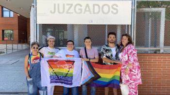 La persona agredida recibió varias bofetadas, fue empujado y pateado en el cuello y espalda