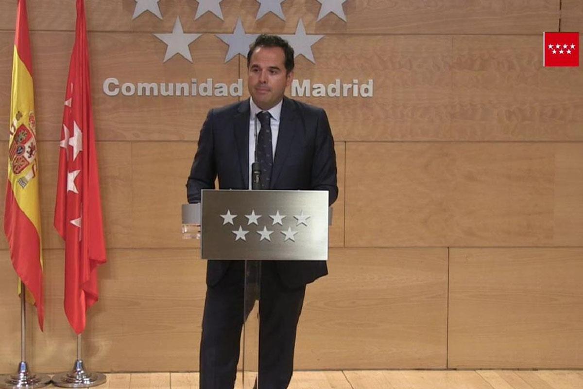 Se plantea un permiso retribuido o una baja a los padres para atender a sus hijos en cuarentena