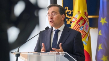 El ministro Albares destaca "el diálogo diplomático" con el país vecino