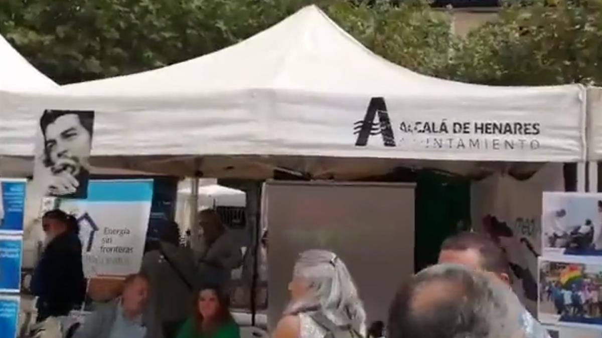 Al parecer, dicha carpa hacía apología de la dictadura que viven en Cuba