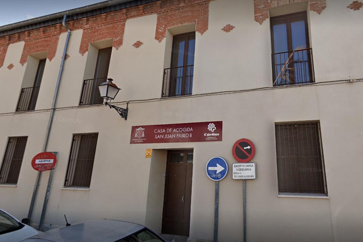 Esta vez ha destinado 200 batas sanitarias al Hospital Príncipe de Asturias y 115 mascarillas a la Casa de Acogida San Juan Pablo II