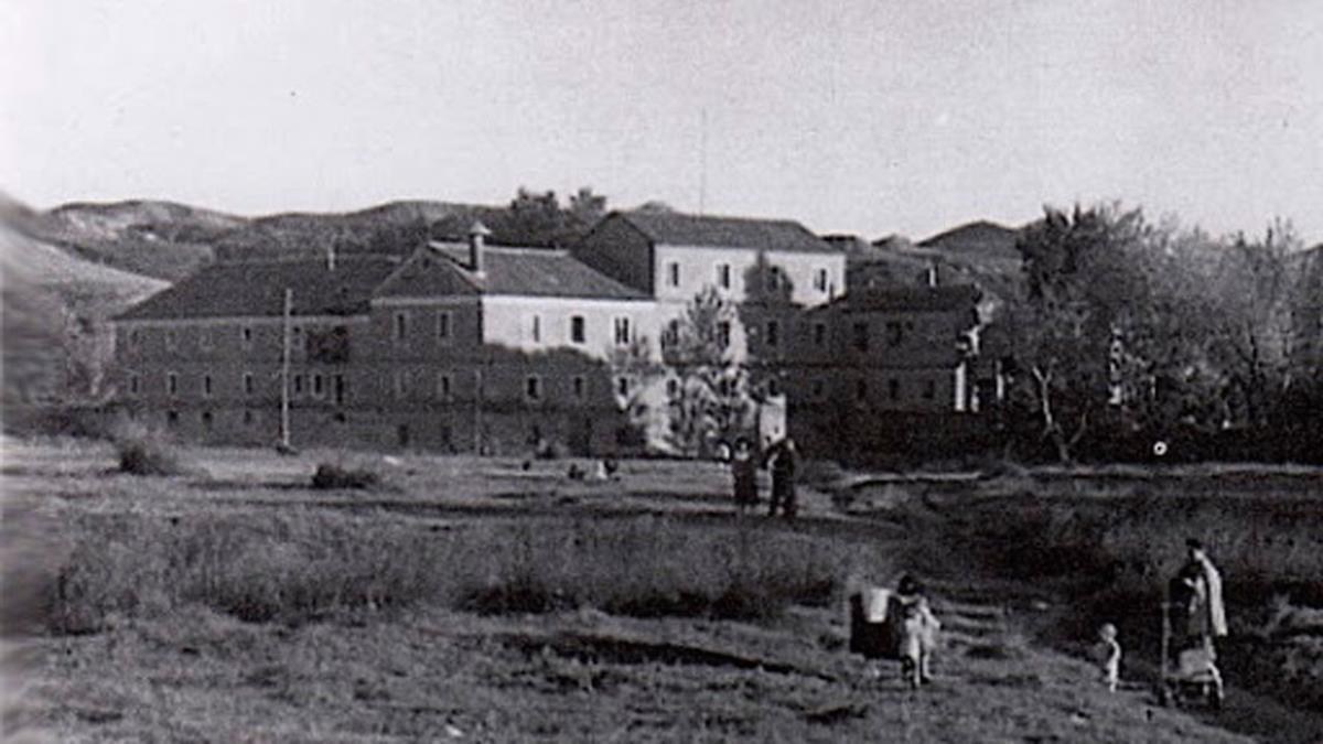 Ubicado en la ribera del Henares, fue propiedad del Cardenal Cisneros