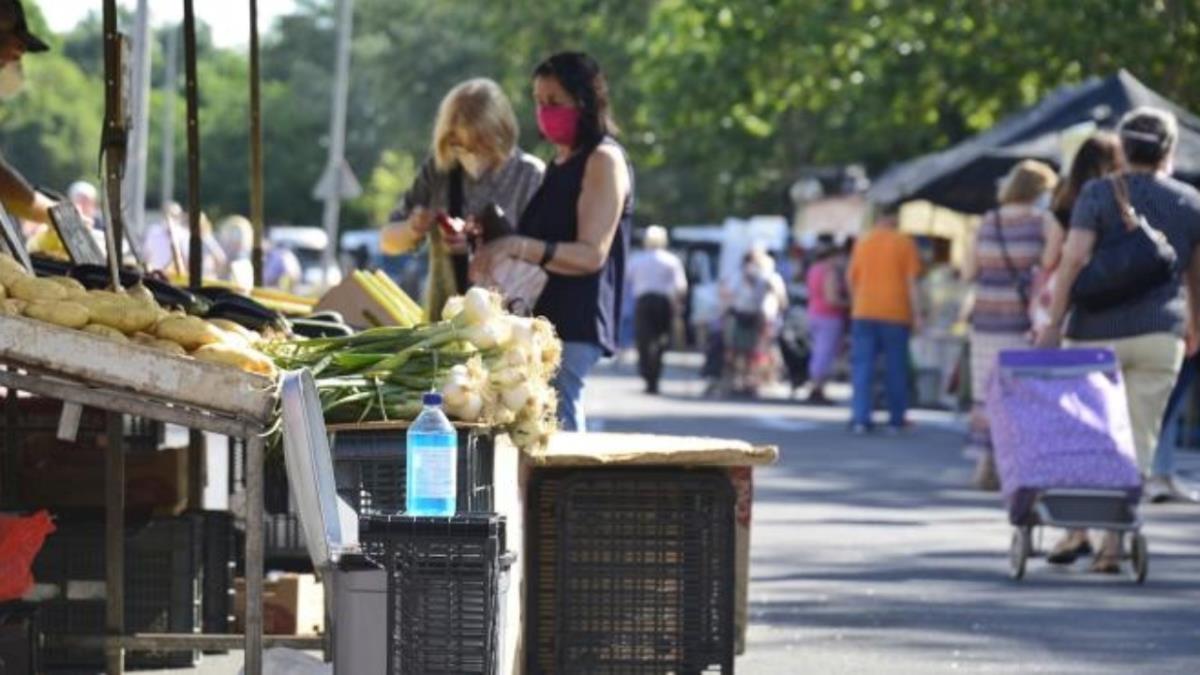La Policía Local y los voluntarios de Protección Civil de Alcalá recuerdan el protocolo anticovid