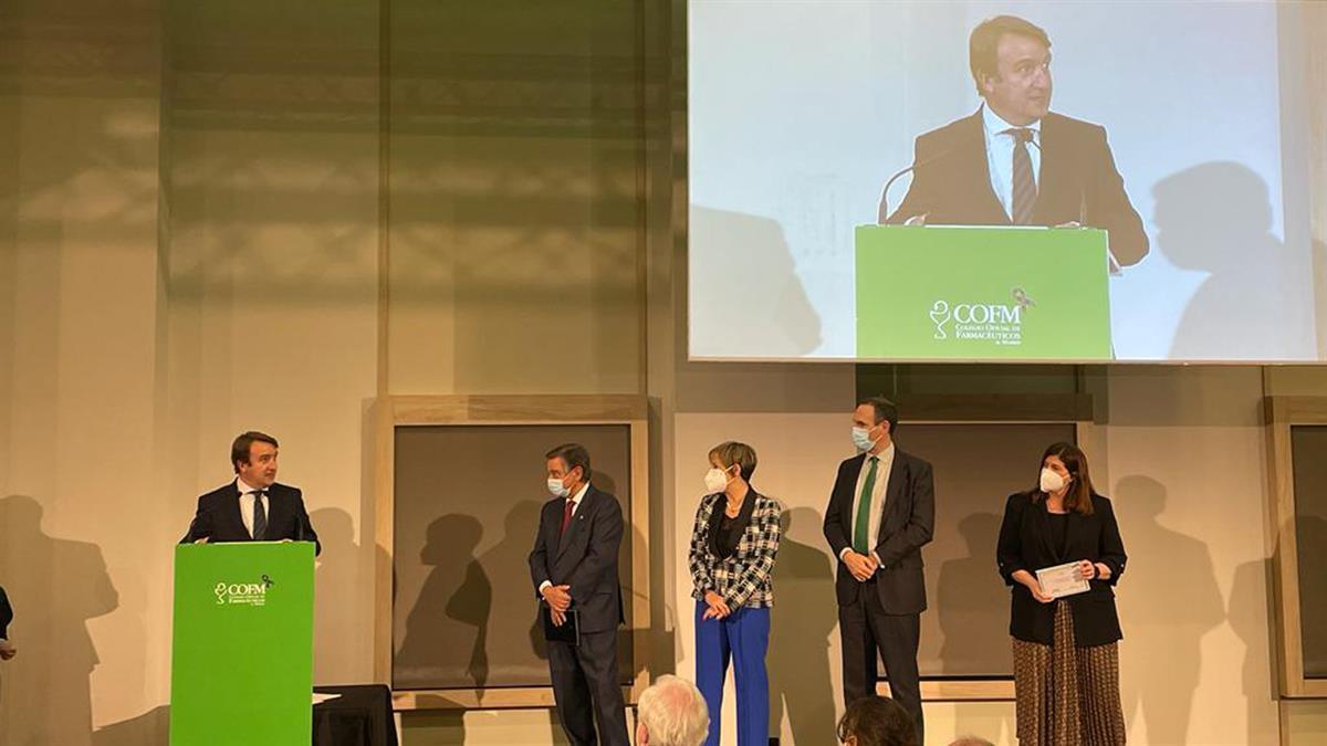 Este galardón reconoce el apoyo institucional a los farmacéuticos en dos momentos muy complicados para la población