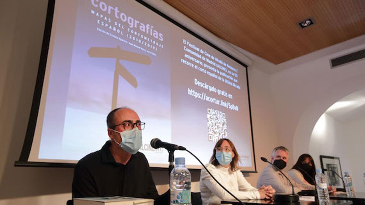Las labores de edición corren a cargo de Cristina Aparicio, Juanma Ruiz y Jara Yáñez