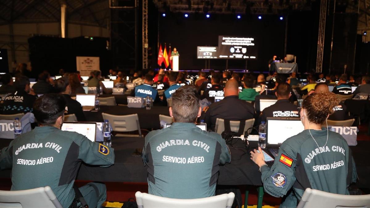 La localidad acogió la primera jornada sobre nuevas tecnologías y drones para las Fuerzas y Cuerpos de Seguridad y equipos de Emergencias

