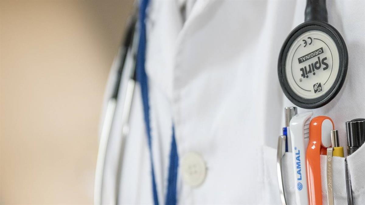 En los colegios e institutos, interviene con talleres y charlas