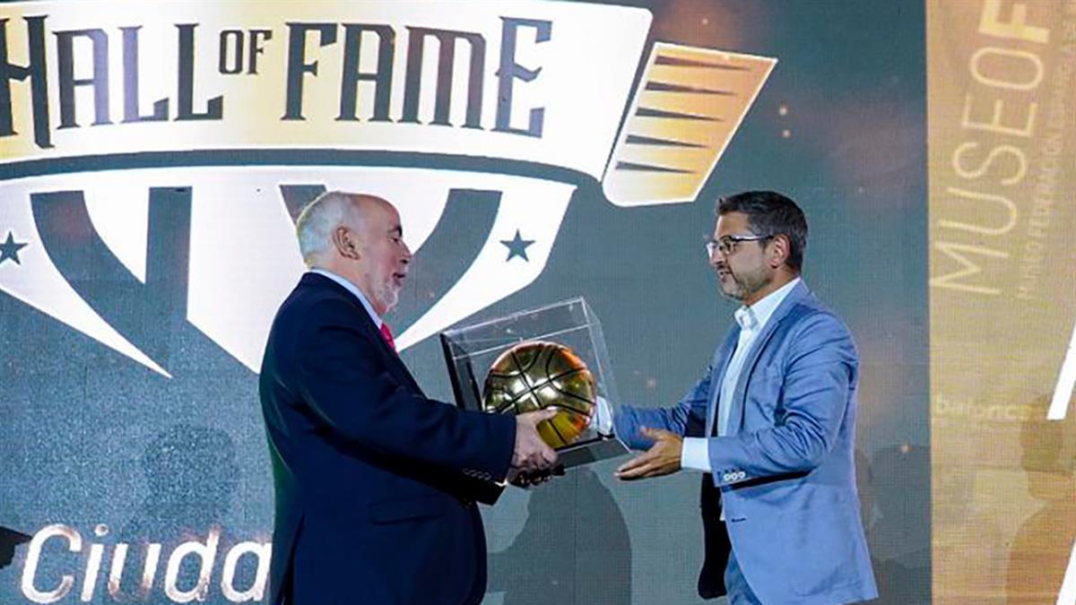 Recién estrenado en Sevilla, quiso premiar a la ciudad por su contribución a este deporte 