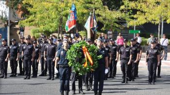 Las alcaldesas han descubierto dos monumentos y sendas placas en cada una de las aceras de la Avenida de España 