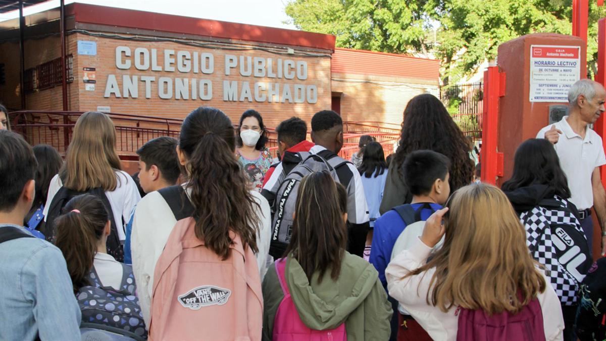 Con un gasto de 433, 35 euros por cada escolar, el 9,5% del total del presupuesto municipal 