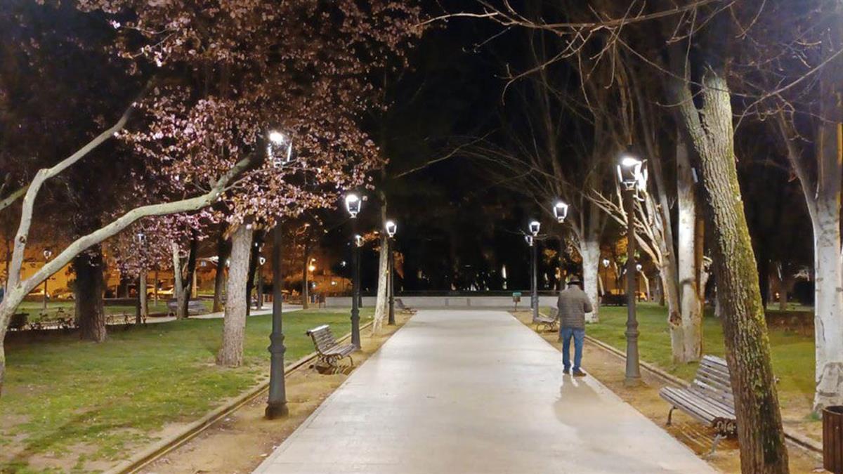 La ciudadanía puntúa con un notable el mantenimiento de semáforos y la iluminación viaria