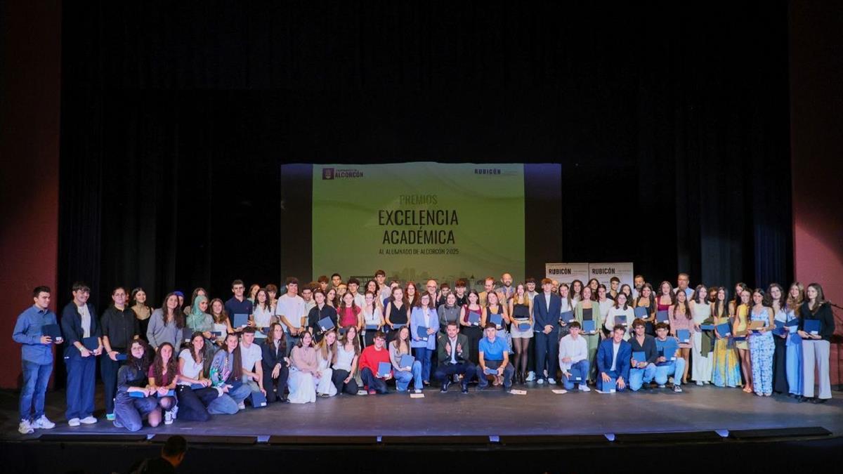 Educación reconoce a más de 100 estudiantes en los I Premios de Excelencia Académica