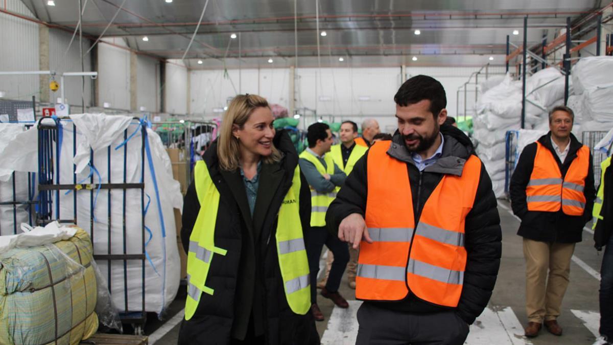 Es la ciudad que más ropa dona y recicla por habitante en España