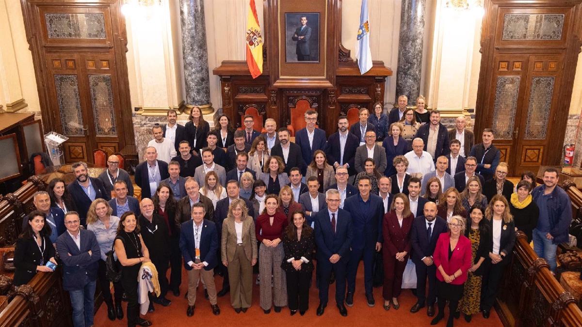 La alcaldesa expuso las iniciativas en materia de Agenda Urbana y Vivienda de la ciudad