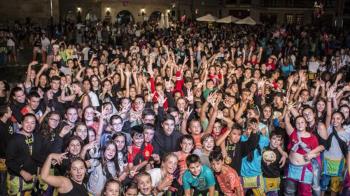 Igualmente, ha anunciado que, tras el pregón, se realizará un espectáculo pirotécnico y con una actuación de la Banda Municipal de Música Manuel de Falla, así como un reparto de los tradicionales limonada y cascajo de estas fechas. 
