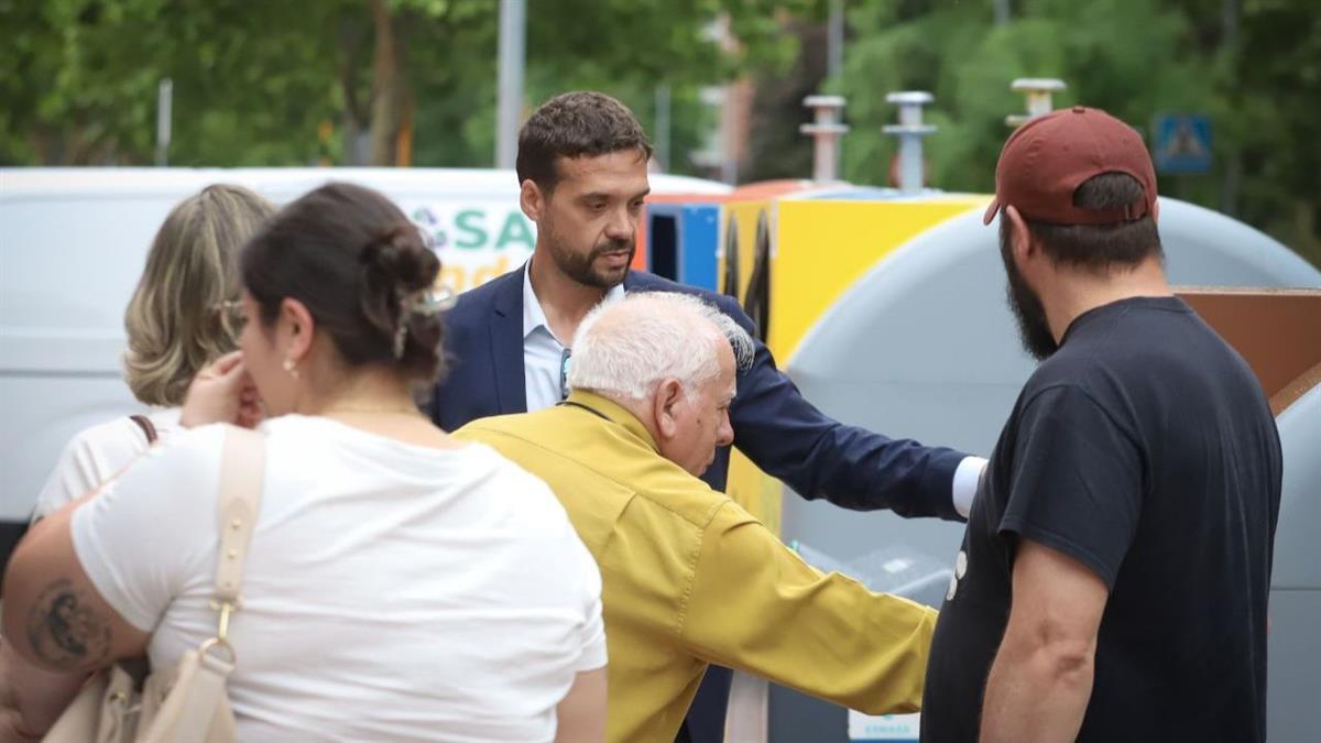 Según la encuesta de la OCU, Alcorcón es de las grandes ciudades la que mayor porcentaje de envases ligeros (contenedor amarillo) recicla de España, seguida por Tarragona y Pamplona. Se ubica en el top 15 español de valoración en su gestión de residuos, justo por detrás de Soria y Segovia