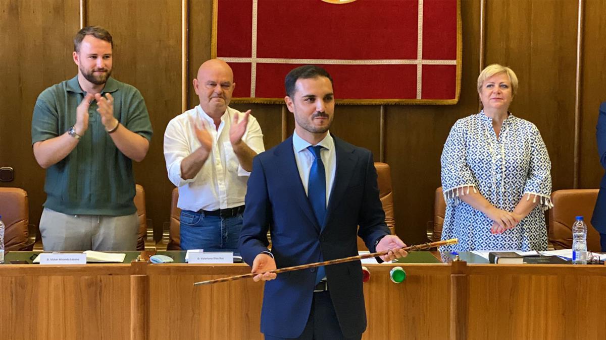 En el pleno de investidura, el popular ha esbozado sus proyectos y ha avanzado la distribución de su gobierno