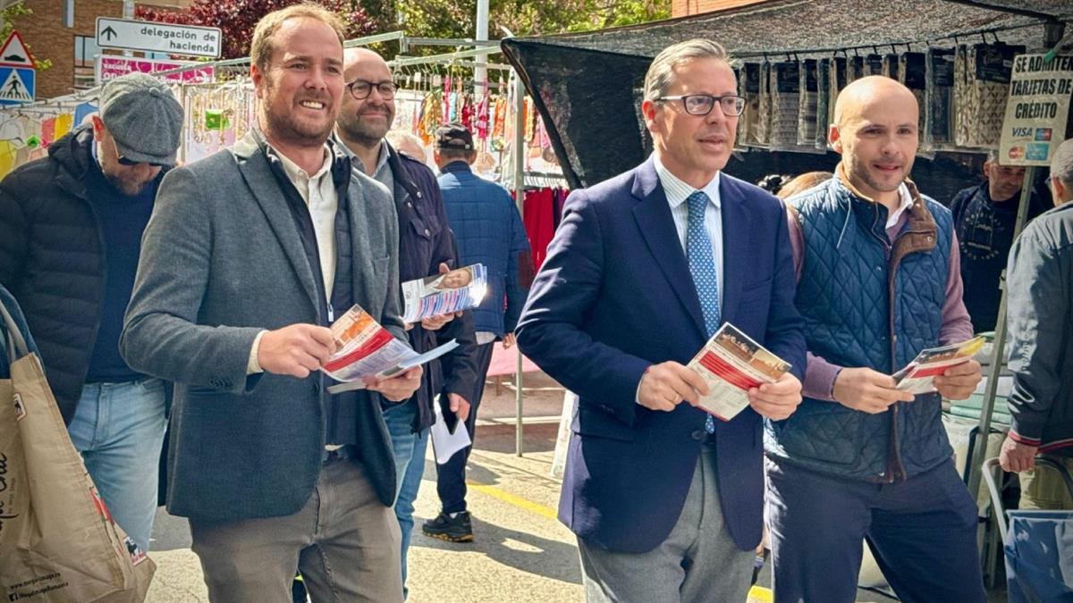 El secretario general del PP en Madrid ha respaldado la campaña local de la formación contra la tasa de basuras