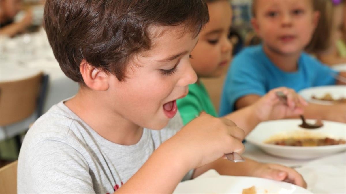 EL consistorio concederá ayudas a 338 familias en situación de vulnerabilidad para cubrir las necesidades alimentarias de 744 menores