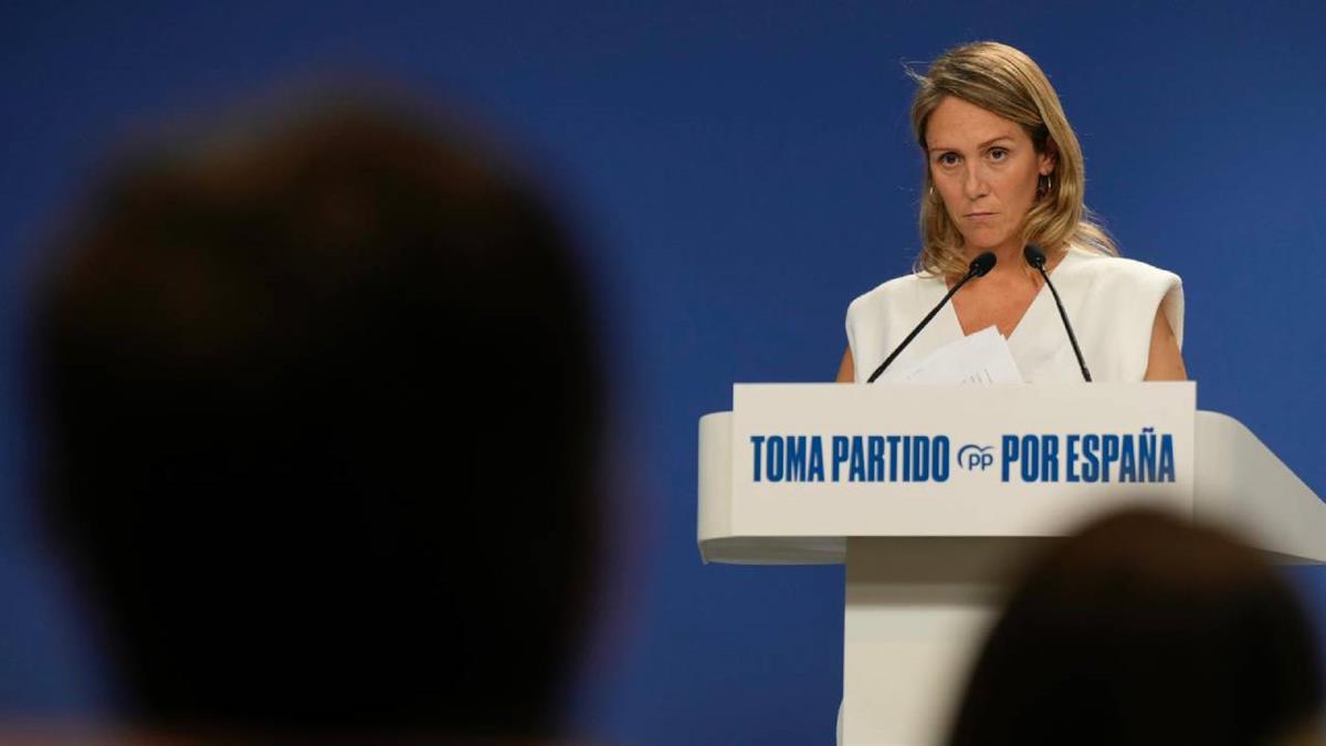 Alma Ezcurra cree que esta medida es una "cortina de humo" para evitar asumir la responsabilidad de los accidentes en Adamuz y Gelida