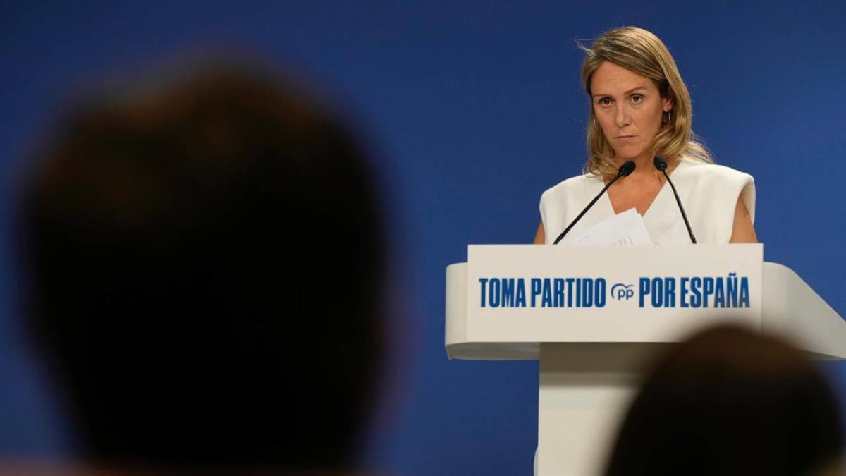 Alma Ezcurra cree que esta medida es una "cortina de humo" para evitar asumir la responsabilidad de los accidentes en Adamuz y Gelida