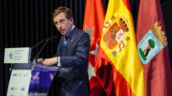 El alcalde de Madrid arremete contra el PSOE por retirar el debate de la vivienda del foco electoral