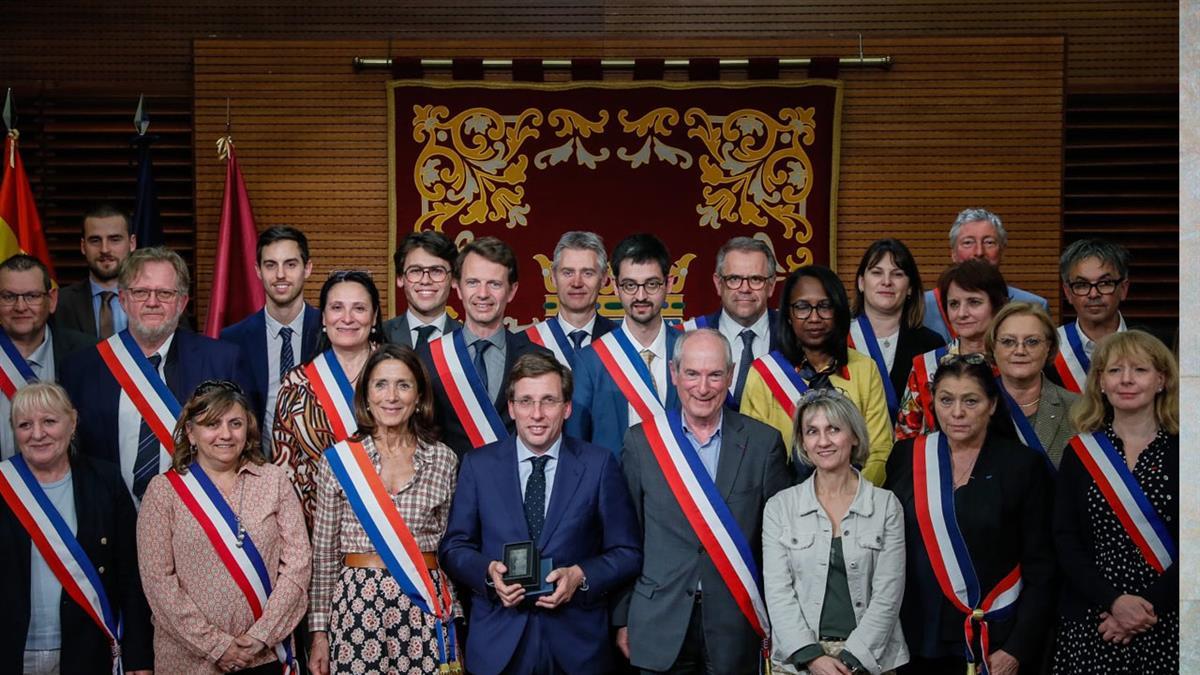 Los regidores del departamento francés de Seine-et-Marne se encuentran de visita en la capital
