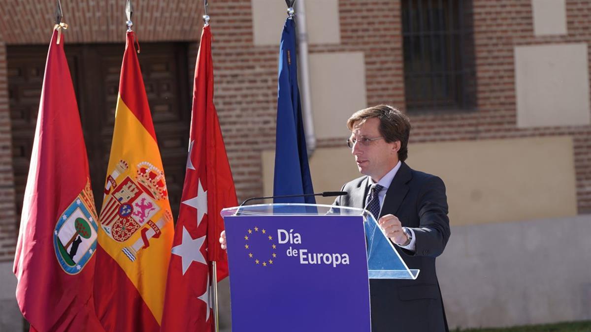 El alcalde ha querido reivindicar libertad, la democracia y los derechos humanos en Europa “como valores esenciales que nos unen”