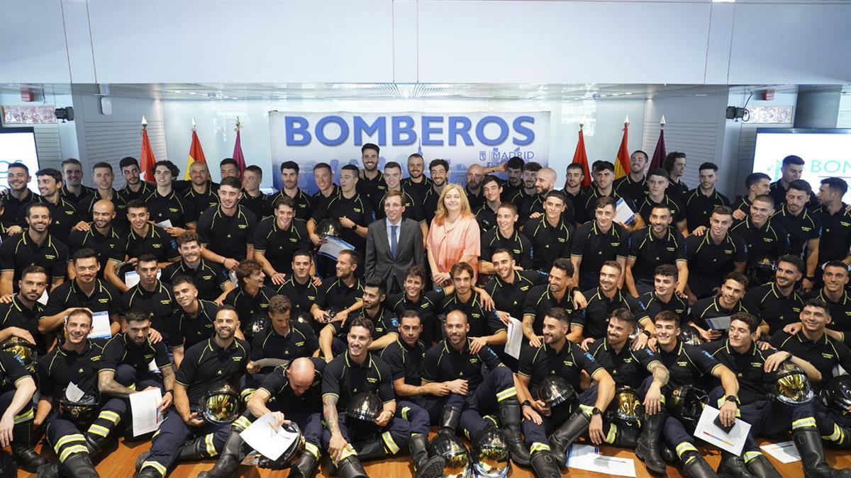 El alcalde ha dado la bienvenida a los 85 nuevos especialistas
