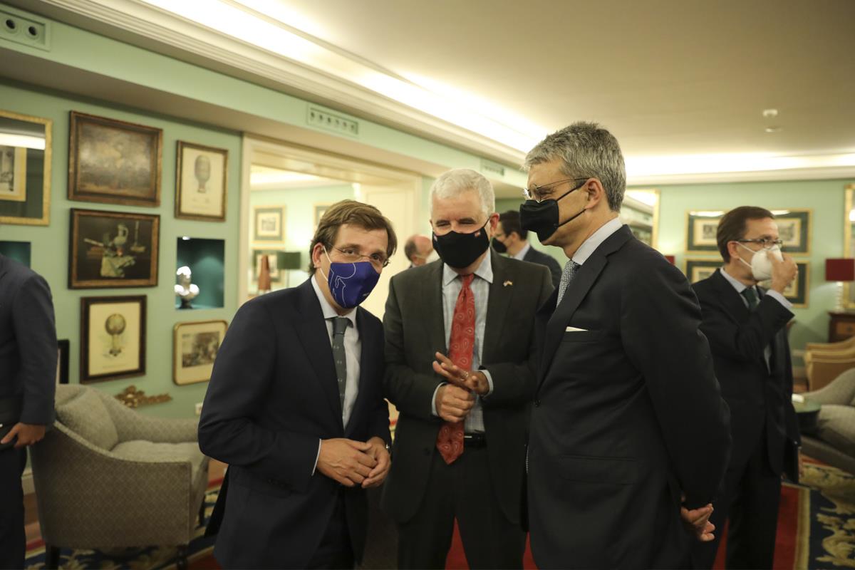 En un almuerzo coloquio que ha mantenido con los representantes de la Cámara de Comercio de EE.UU. en España