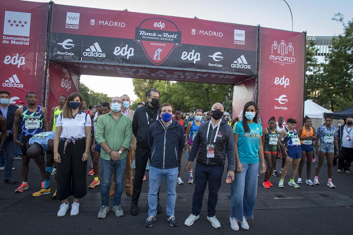 La carrera regresó a las calles de la ciudad con 30.000 participantes y se convirtió en la cita deportiva popular más masiva desde el inicio de la pandemia