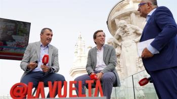 La Dirección General de Vías Públicas no sabe decir a este medio quién tiene información sobre daños en la vía pública, "solamente" saben de farolas