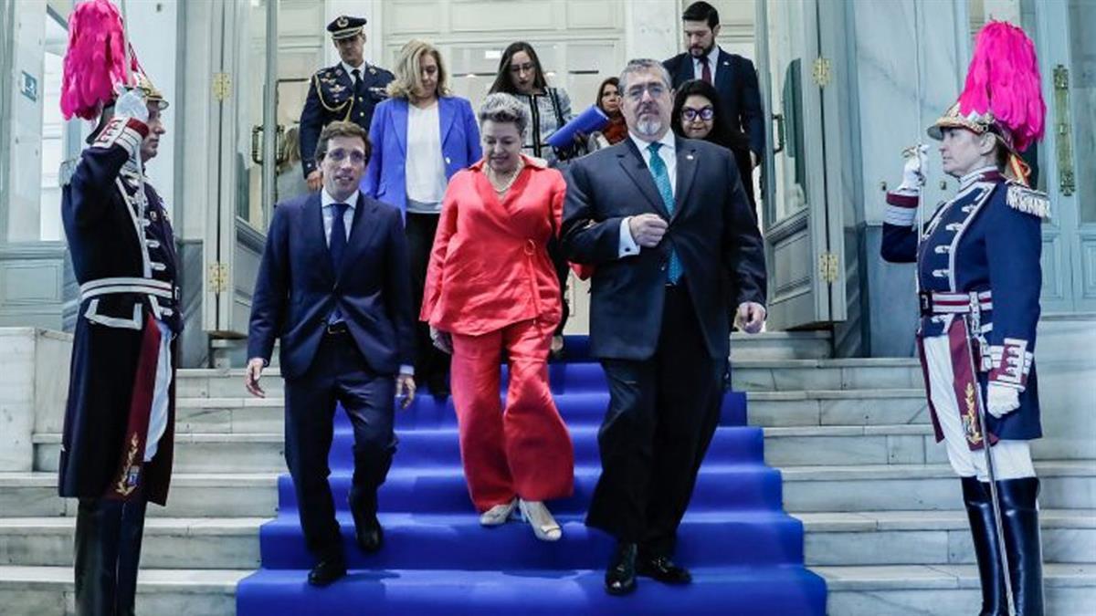 Bernardo Arévalo, que se encuentra de visita oficial a España, ha mantenido una reunión con Martínez-Almeida 