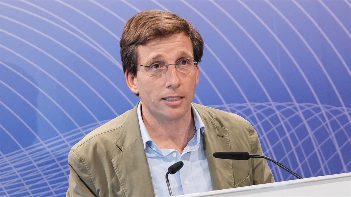 El alcalde de Madrid cree que la prohibición de las redes sociales a los menores de 16 años sirve para "distraer de la verdadera situación" en la que se encuentra España