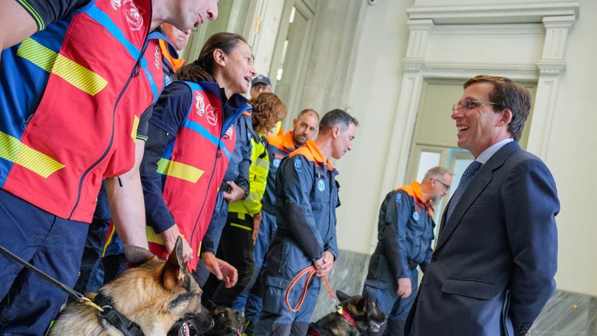 Junto a la vicealcaldesa y delegada de Seguridad y Emergencias, Inma Sanz